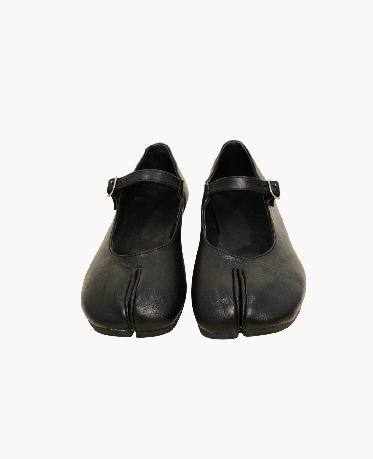 Minimalist Black Strap Tabi Flats - Lót đen
